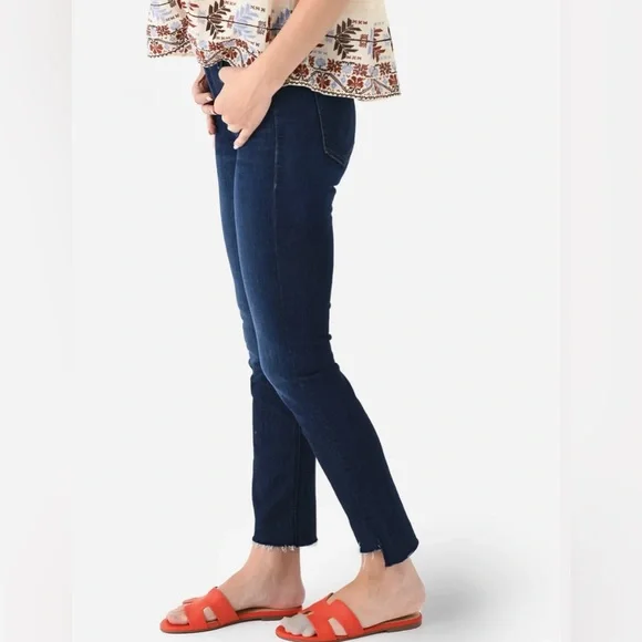 MOTHER The Mid Rise Dazzler Ankle Step Fray Off Limits Size 27